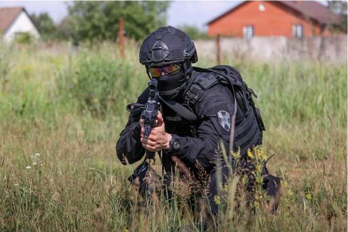 Очевидцы сообщили, что в доме который захватил сибиряк неоднократно видели экс-президента Украины Януковича