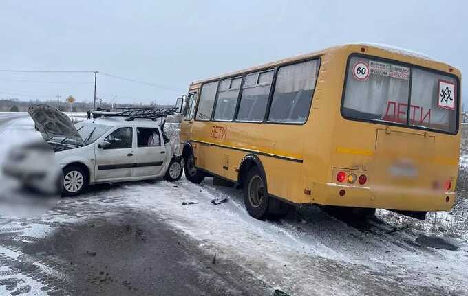 Автобус с 15 российскими школьниками попал в ДТП