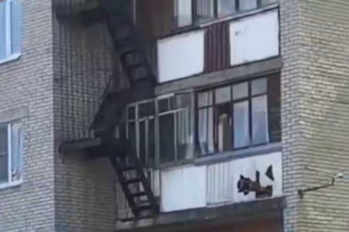 Жильцов дома в Подмосковье срочно эвакуировали из-за подозрительного объекта на балконе