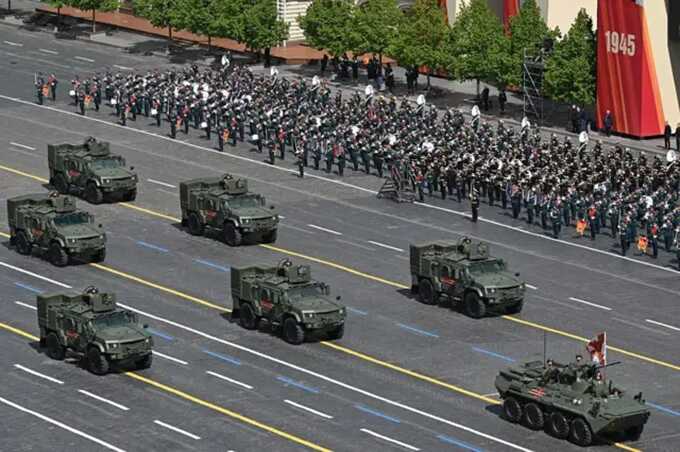 Власти устроили парад для телевизора, а не для фронта