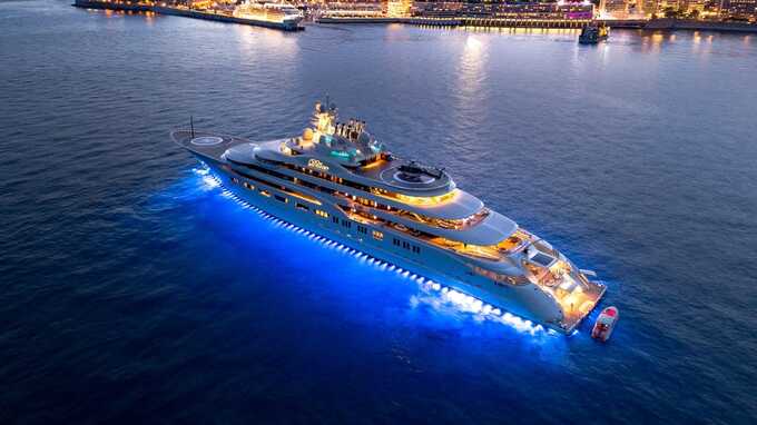 Гамбургский суд не запретил называть яхту Dilbar собственностью Усманова