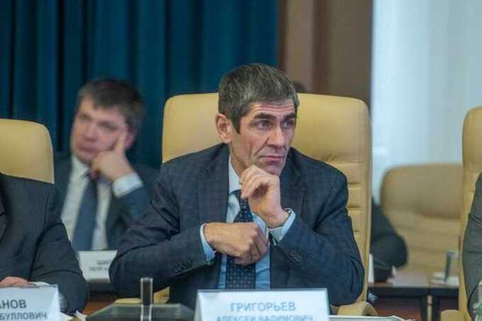 Бывшему мэру Осы Григорьеву мешает стать директором школы общественное давление