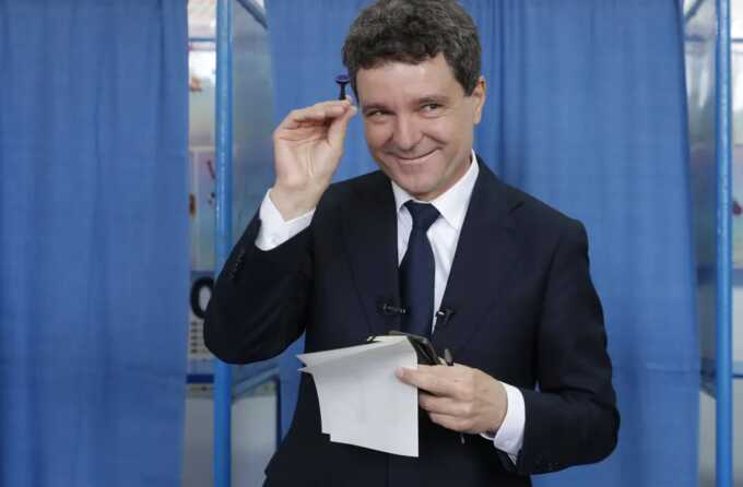 Мэр Бухареста Никушор Дан побеждает на выборах президента Румынии с 54,3% голосов