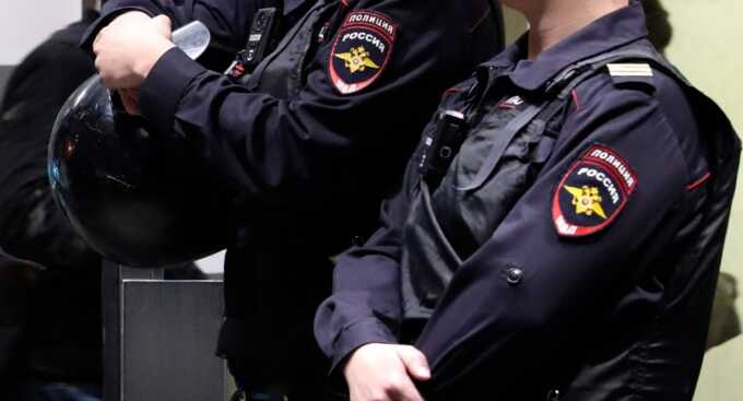 Полиция проверяет девушек за "голое" исполнение гимна в машине