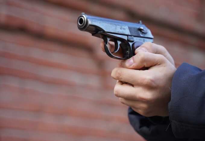 В Воронежской области ищут мужчину, открывшего стрельбу по людям из пистолета