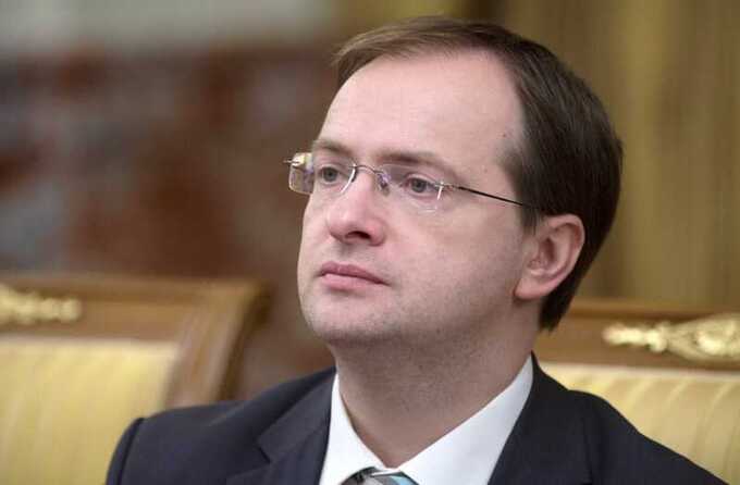 Переводчик Мединского освоил миллионы из бюджета Минкульта