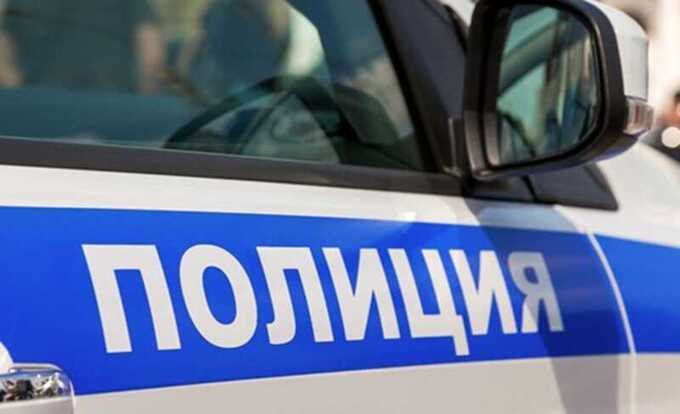 ФСБ и полиция обследуют подозрительное авто в центре Москвы