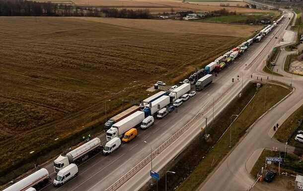 Украина сокращает экспорт и увеличивает импорт товаров