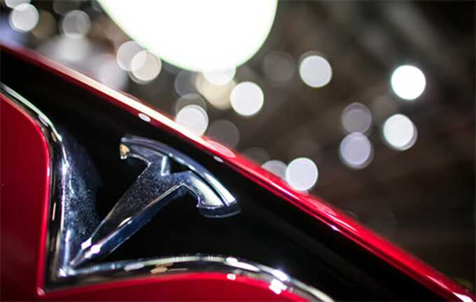 Франция грозит Маску штрафами за мошеннический маркетинг Tesla
