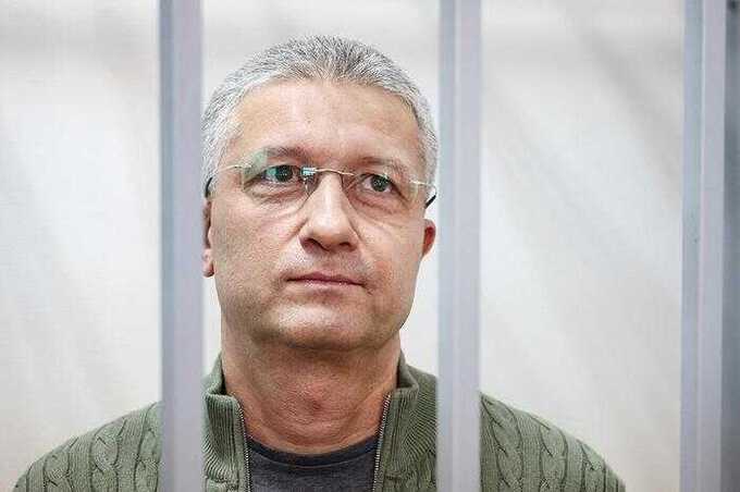 Мосгорсуд приговорил Тимура Иванова к 13 годам колонии и штрафу в 100 млн рублей