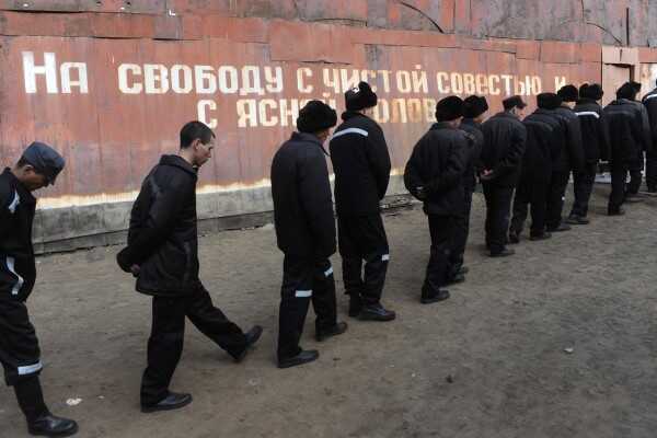 Колония позора: система унижения и коррупции для бывших силовиков в Кировской области