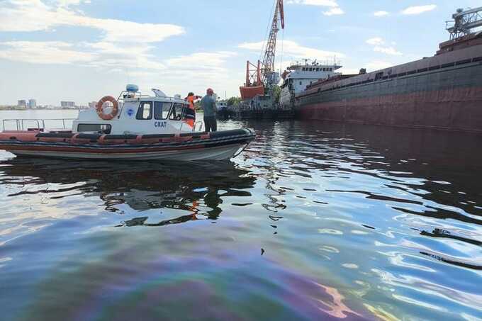 В Астрахани сообщили о загрязнении Волги нефтепродуктами