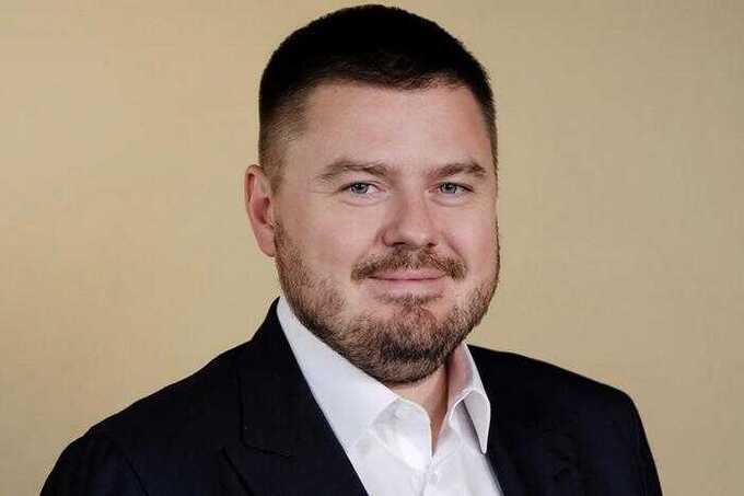 Беглый предприниматель Крапивин сохраняет влияние на крупных подрядчиков, используя офшорные и зарубежные фирмы