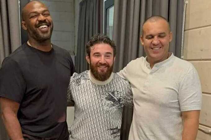 Как чемпион UFC Джон Джонс провёл вечер в элитном стриптиз-клубе Москвы за счёт Умара Кремлёва