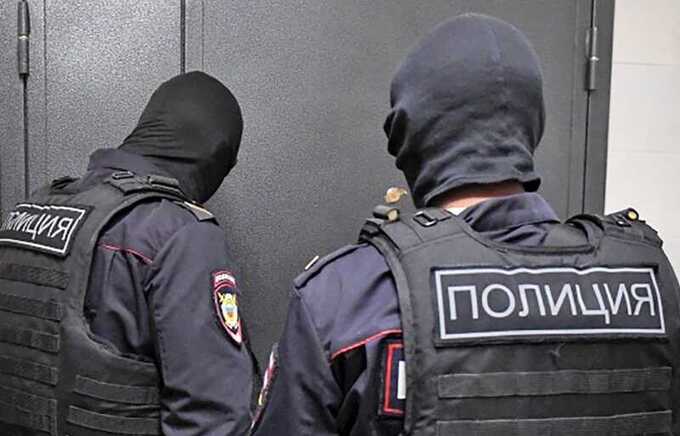 Подростка в России обязали извиниться на видео за свастику, вырисованную на пляже